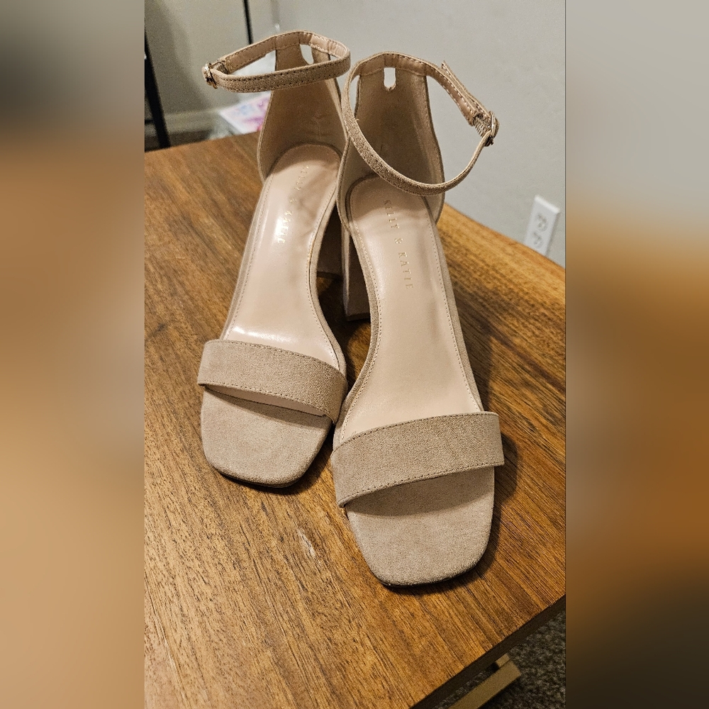 Kelly & Katie Caital Sandal
